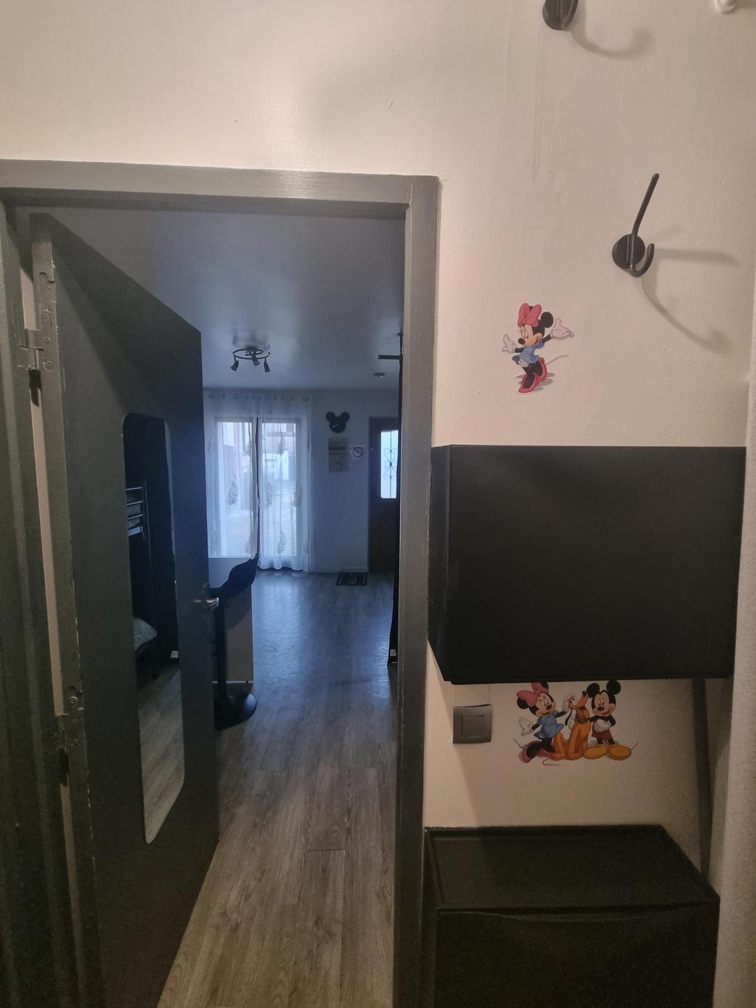 Studio A 2 Pas De Disneyland Esbly ภายนอก รูปภาพ