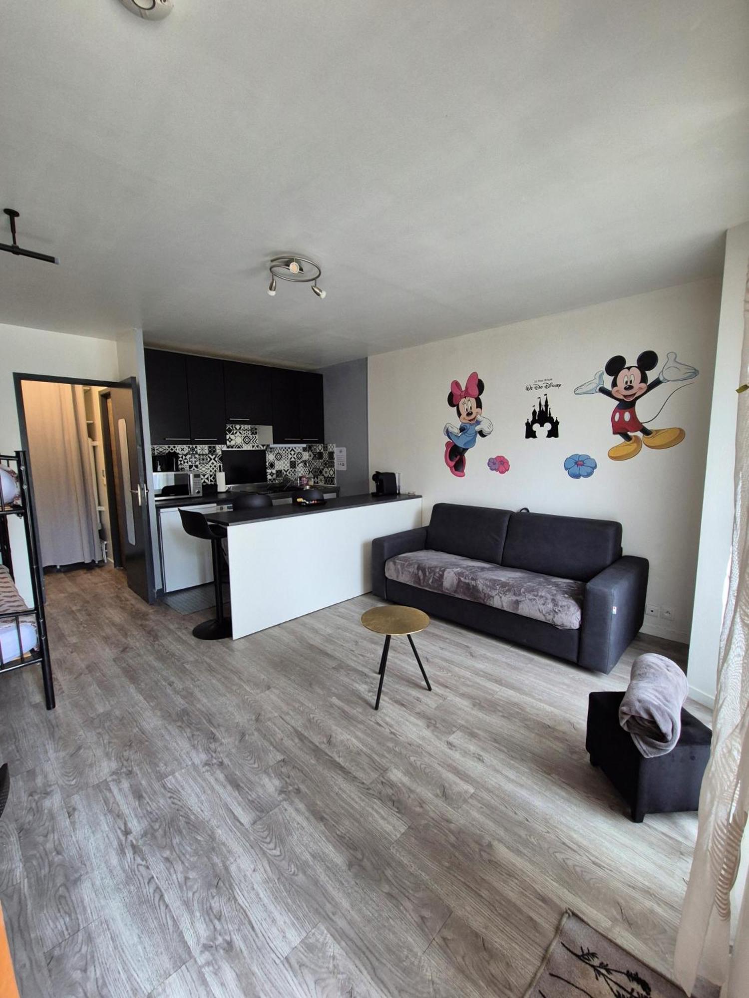 Studio A 2 Pas De Disneyland Esbly ภายนอก รูปภาพ