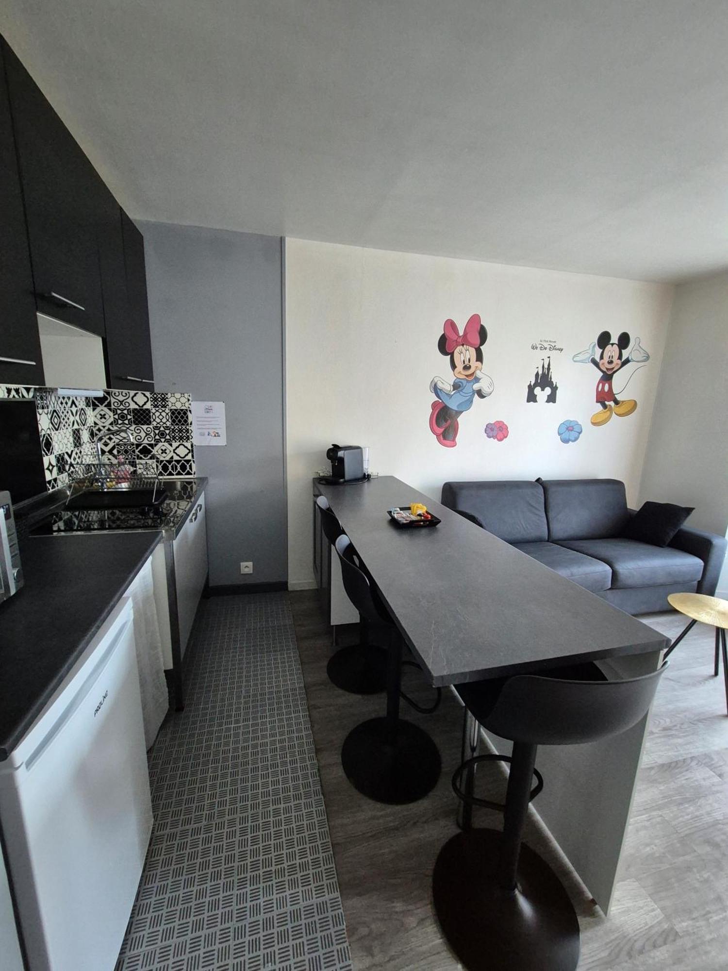 Studio A 2 Pas De Disneyland Esbly ภายนอก รูปภาพ